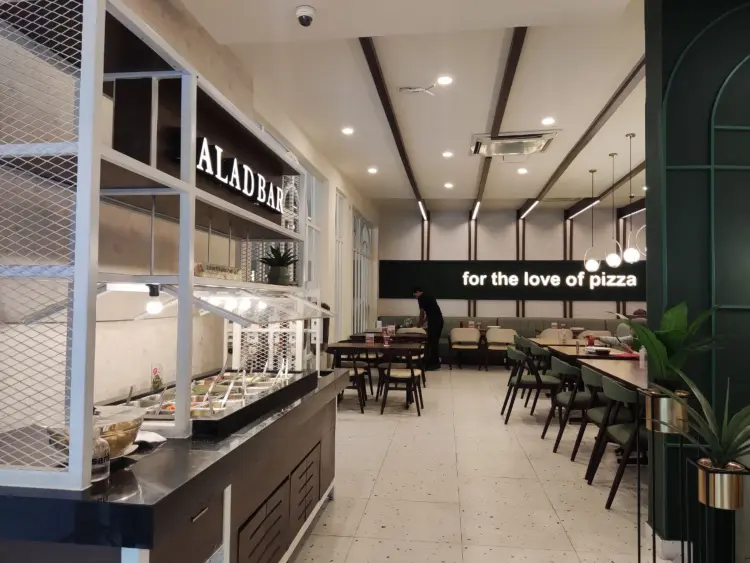 Pizza Hut Ristorante 1