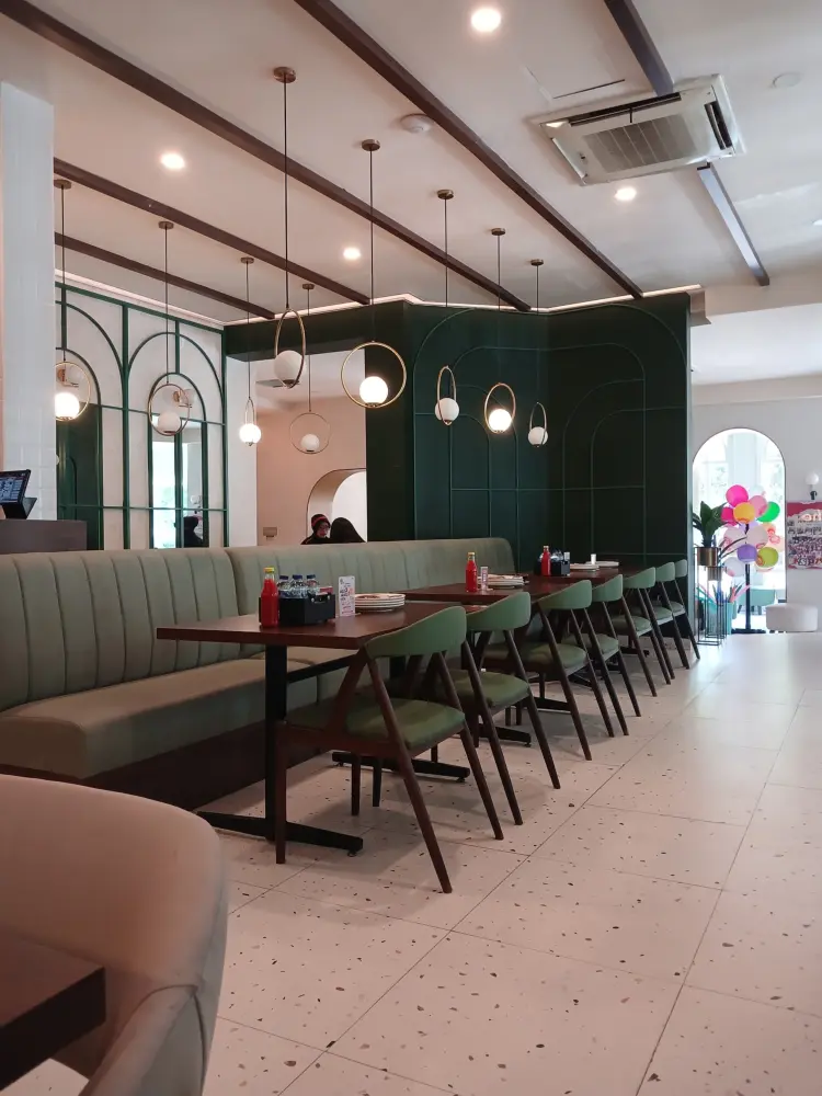 Pizza Hut Ristorante 4