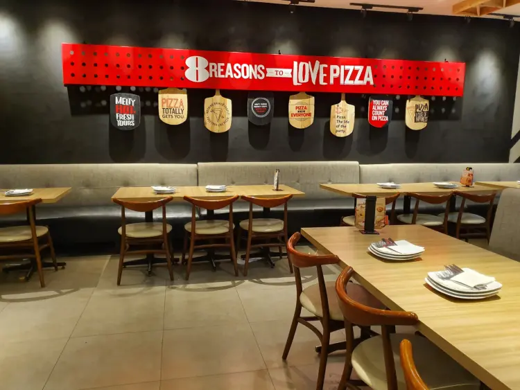Pizza Hut Ristorante 8
