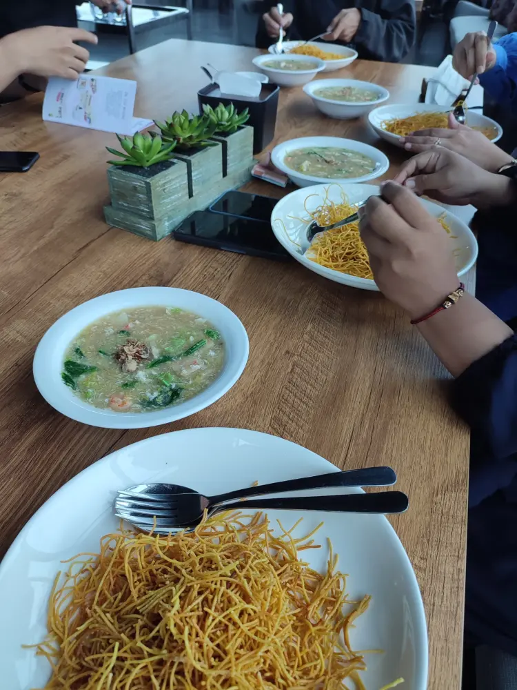 Top Pena Cafe & Resto 9