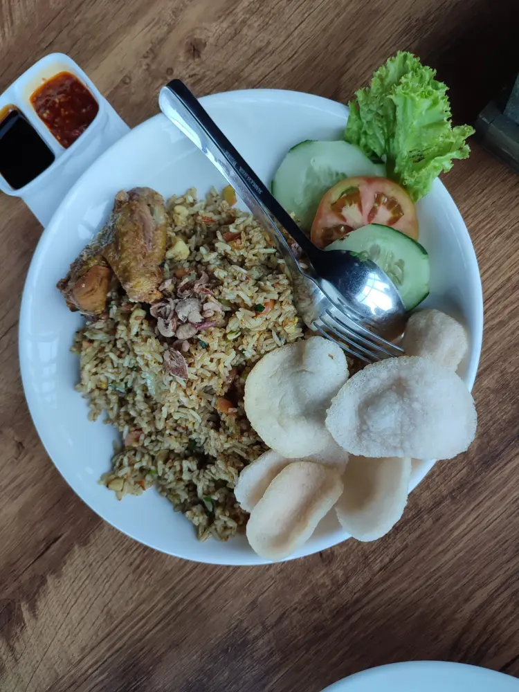 Top Pena Cafe & Resto 10