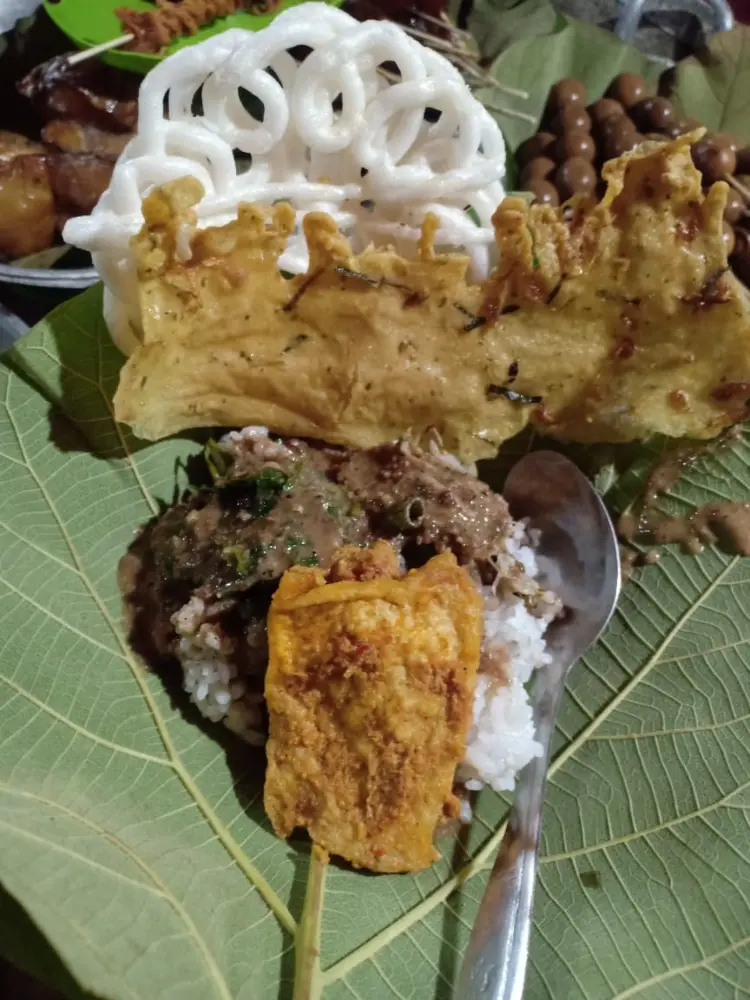 Pincuk Daun Jati Mbak Emma 1