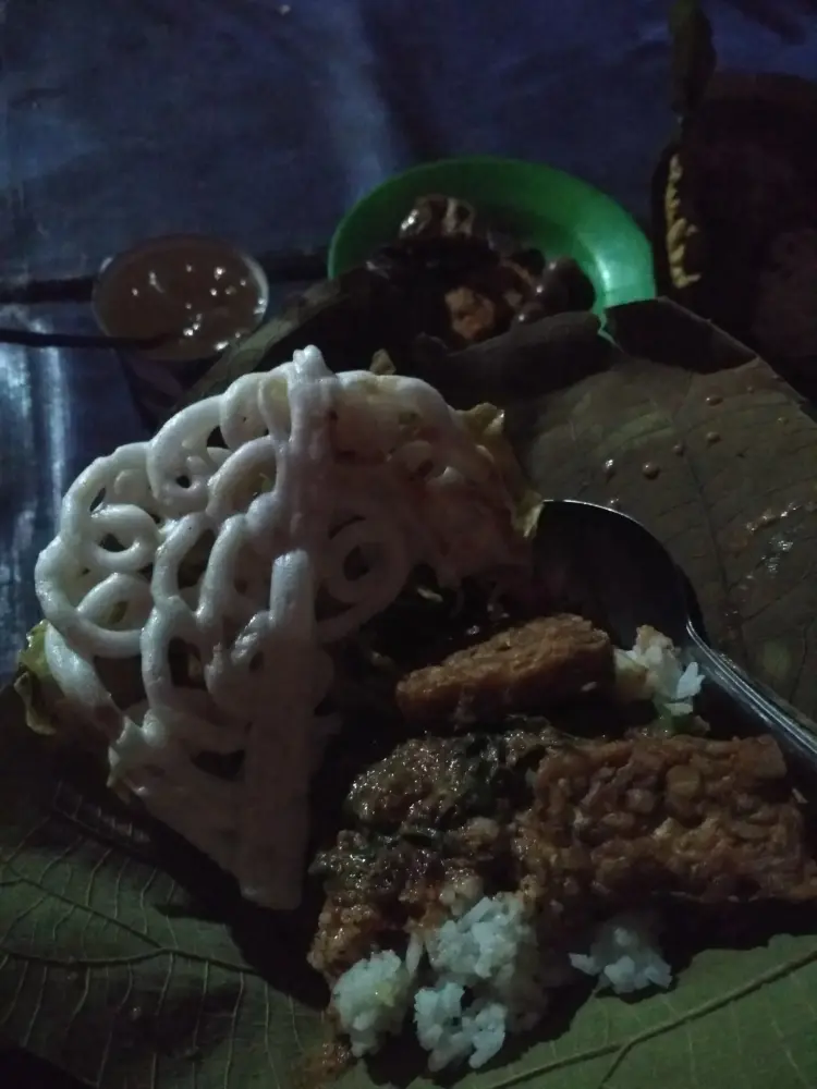 Pincuk Daun Jati Mbak Emma 4