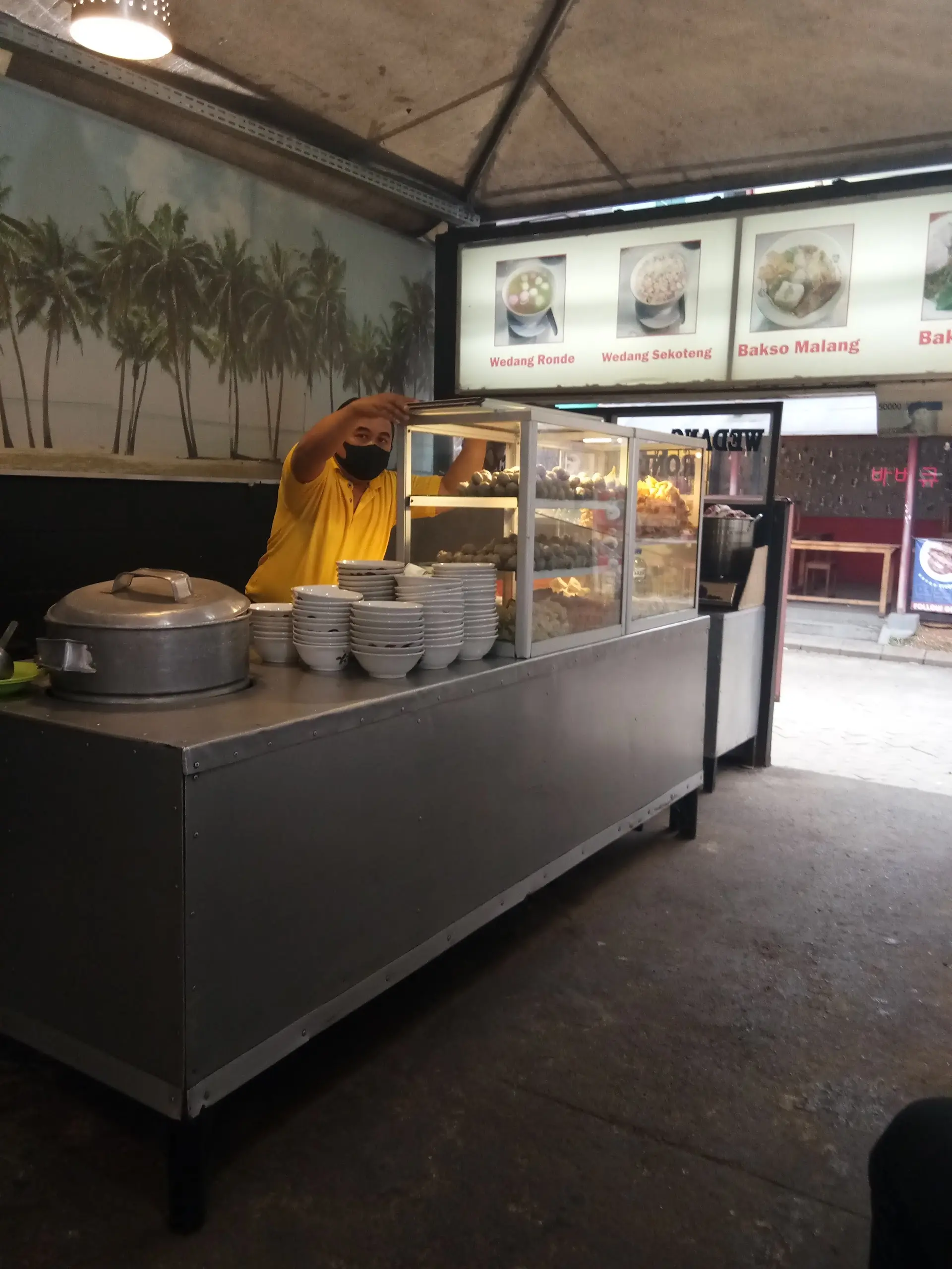 Who says South Tangerang is a food desert? This Bintaro food court will give you choice paralysis 7