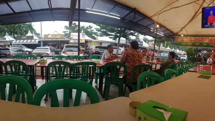 Who says South Tangerang is a food desert? This Bintaro food court will give you choice paralysis