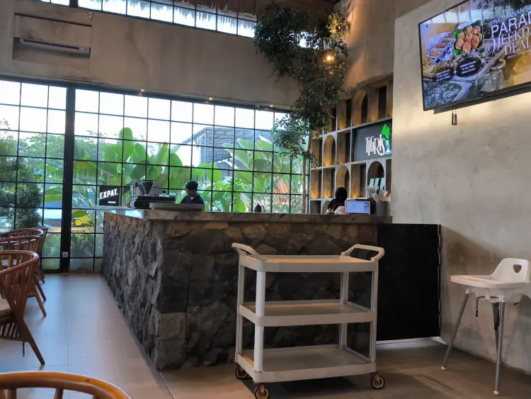 Tigris Cafe & Carwash 9