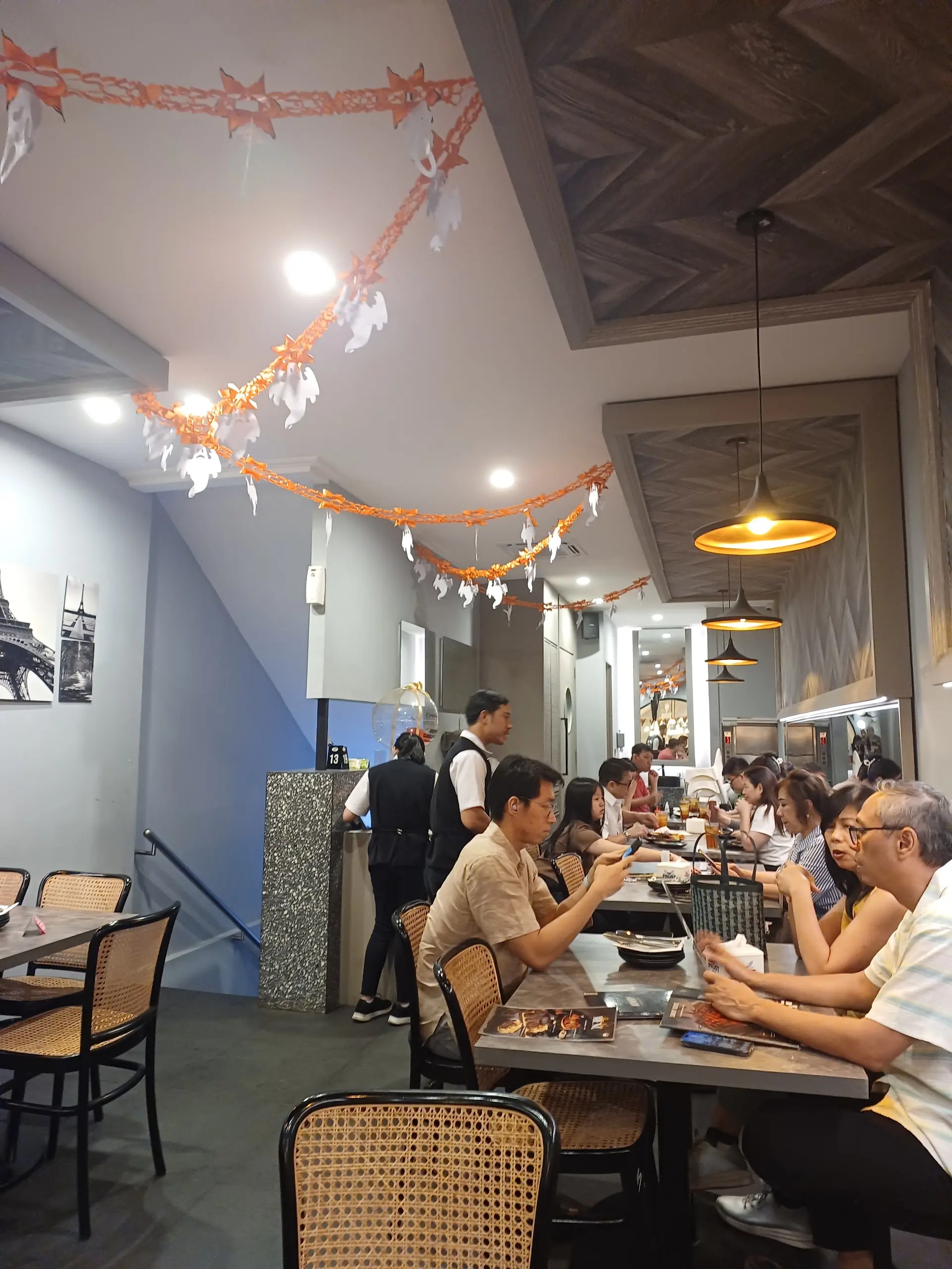 Bought 4.9 Google Stars? A Deep Dive into Jakarta's Viral Pork Ribs & My Advice: Don't Order the Steak 4