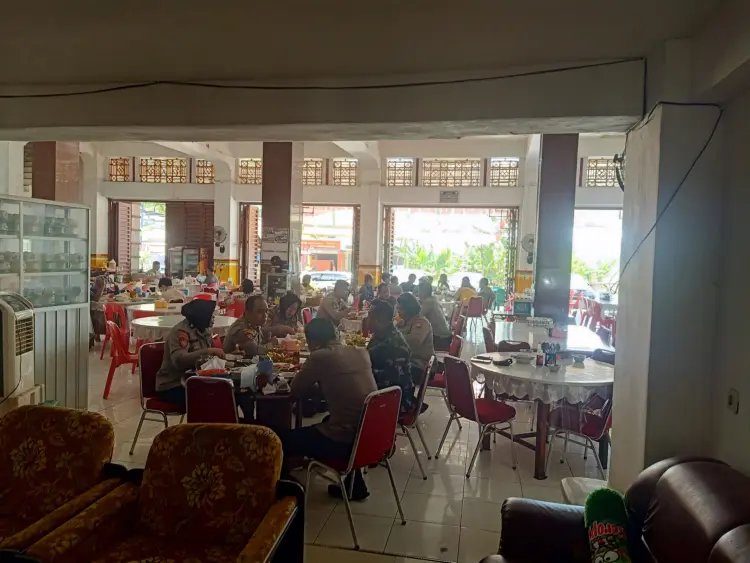 Rumah Makan Dua Wawo 1