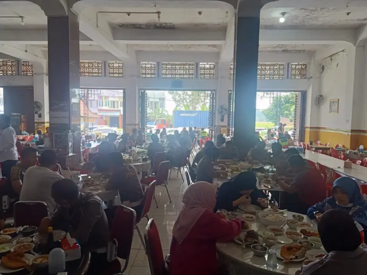 Rumah Makan Dua Wawo 6