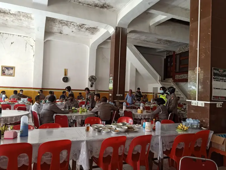 Rumah Makan Dua Wawo 4