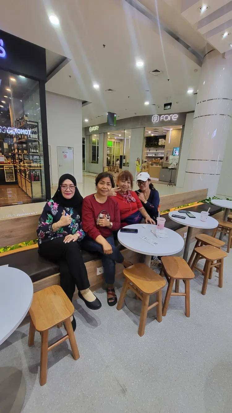 TOMORO COFFEE - Green Pramuka Square 6