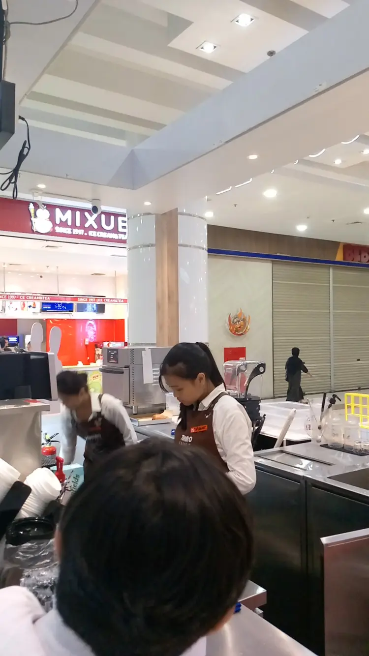 TOMORO COFFEE - Green Pramuka Square 3