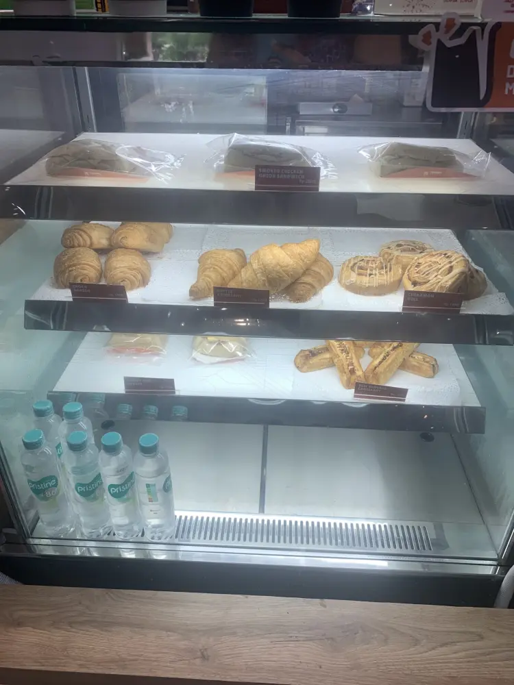 TOMORO COFFEE - Green Pramuka Square 4