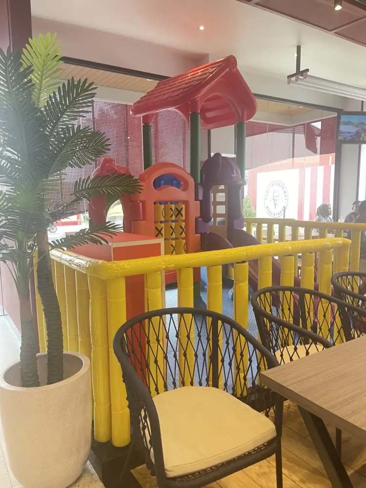 KFC Paramount Petal 7