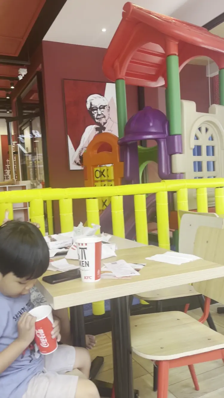 KFC Paramount Petal 9