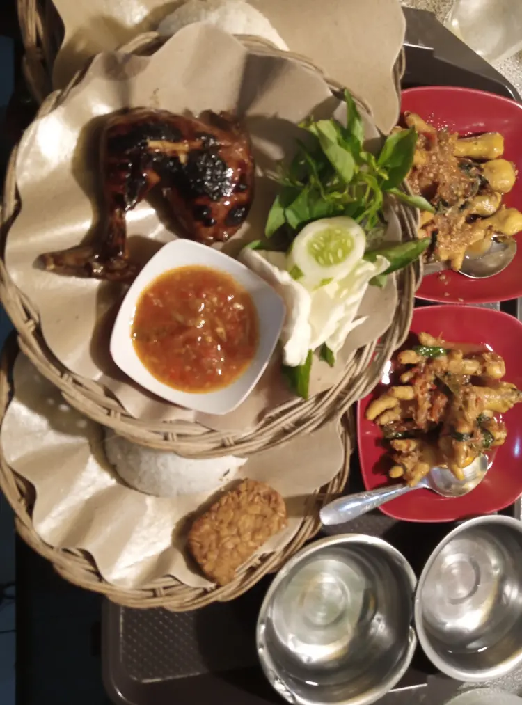 Pujasera bumi indah 8