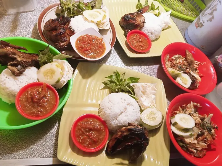 Pujasera bumi indah 7