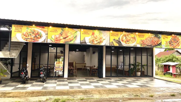 Rumah Makan Perahu Pecah 1