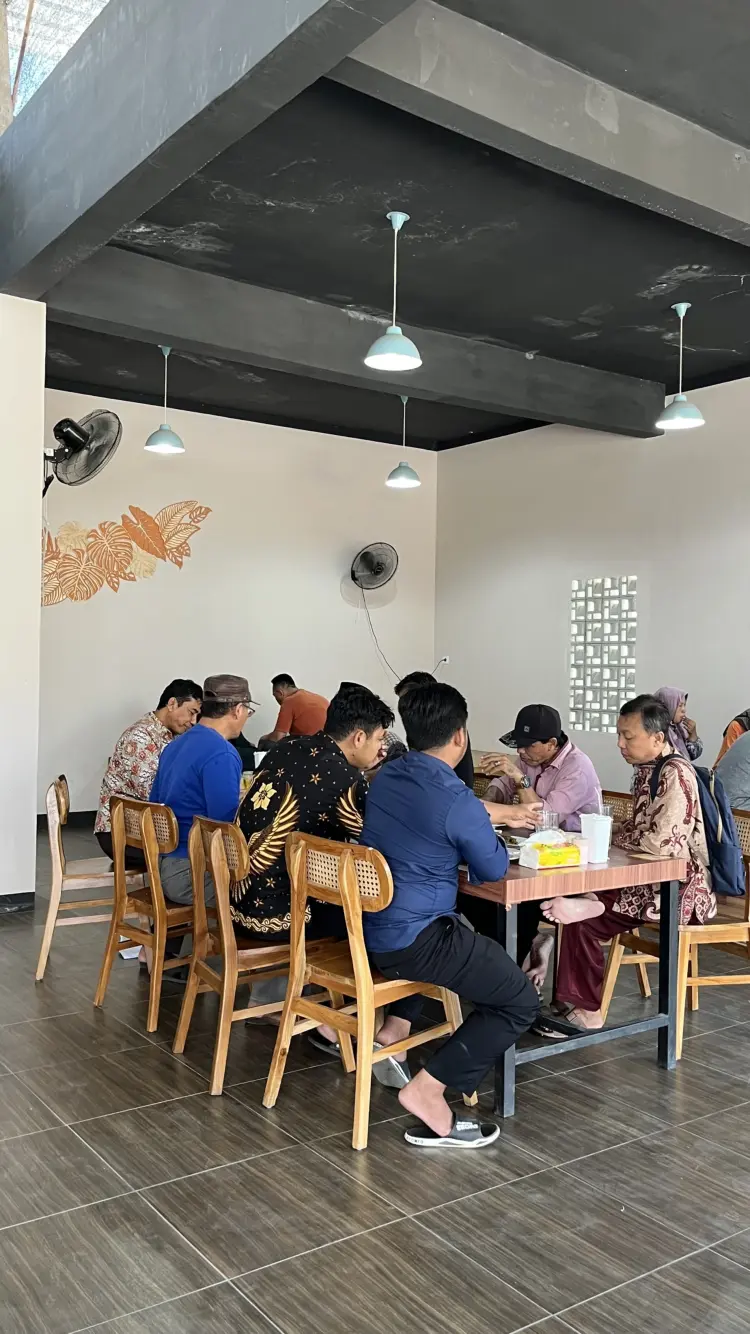 Rumah Makan Perahu Pecah 3