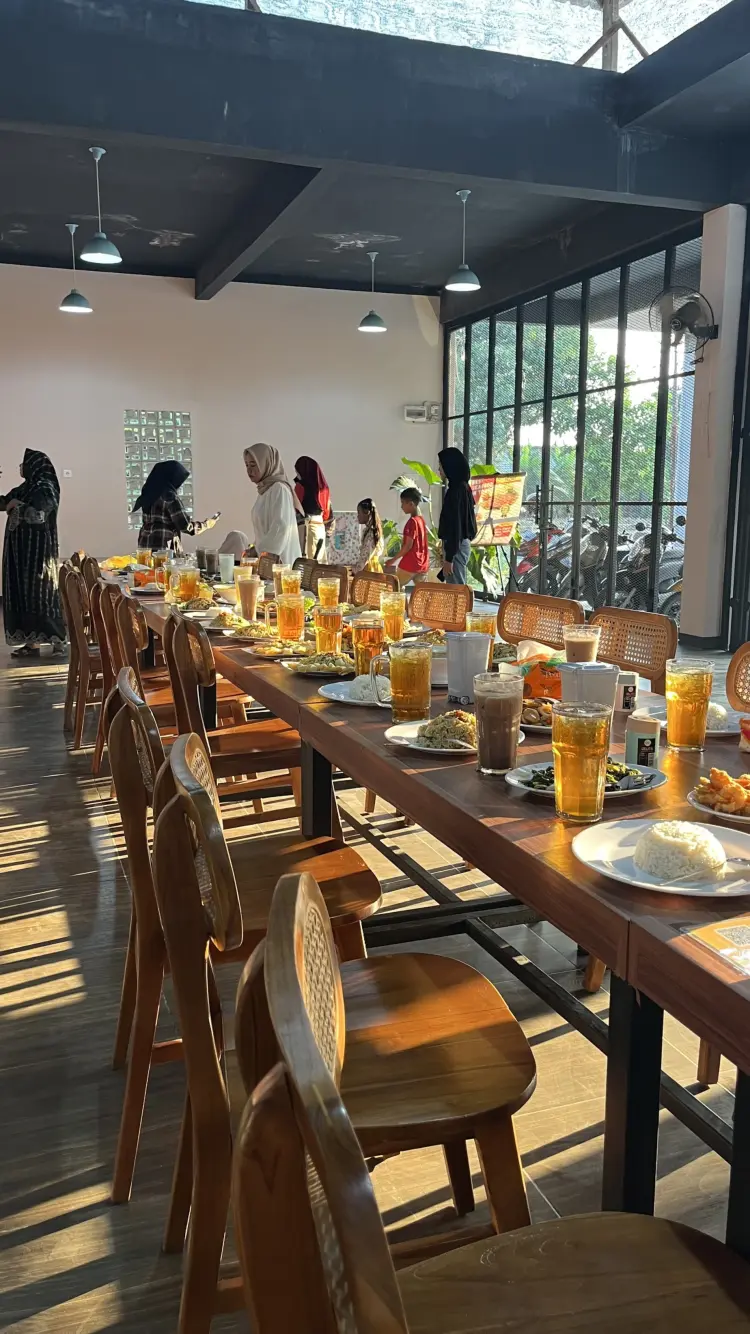 Rumah Makan Perahu Pecah 2