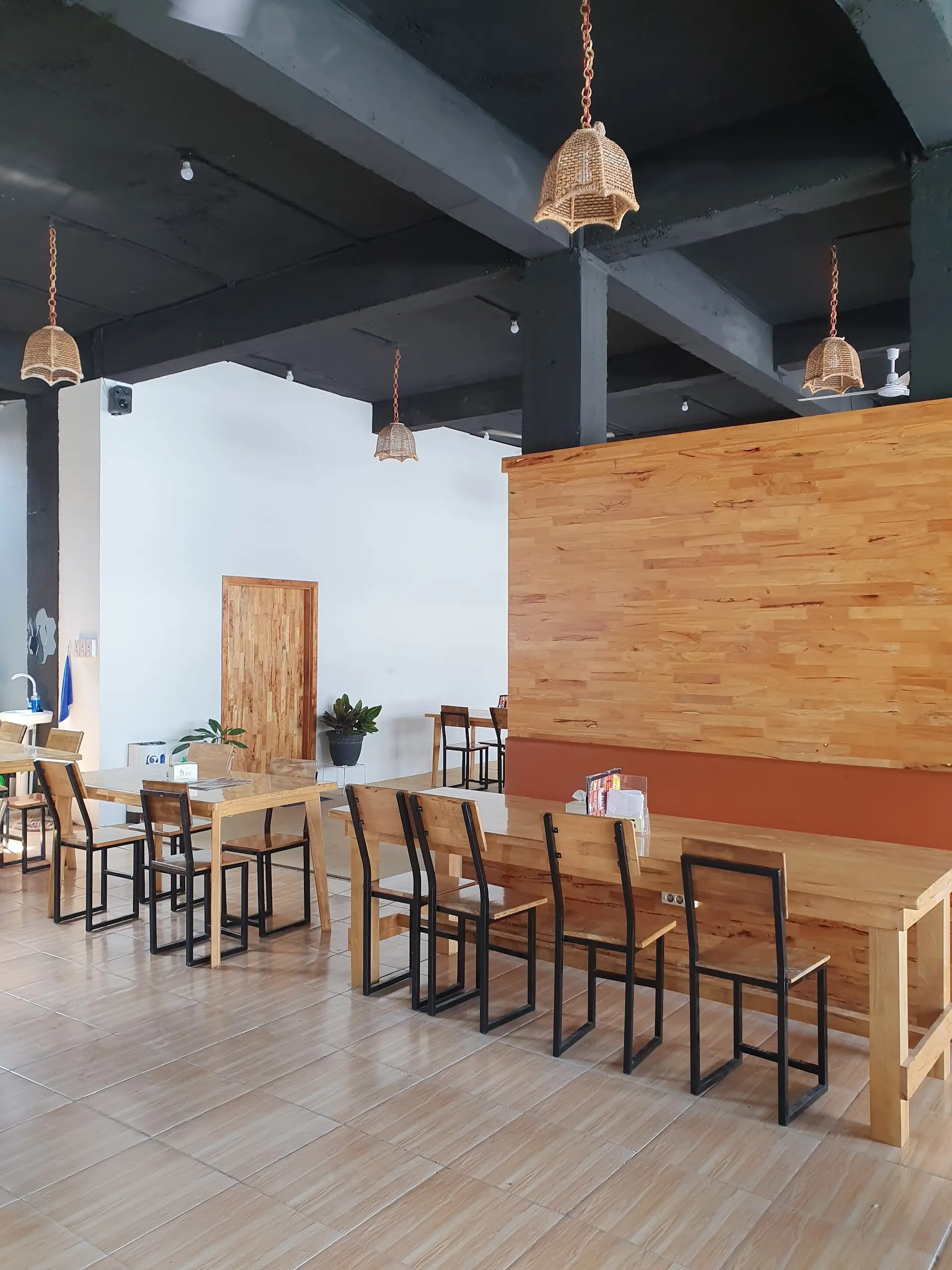 谁说咖啡馆就得安安静静？这家店的卡拉OK比咖啡还上头！ 1