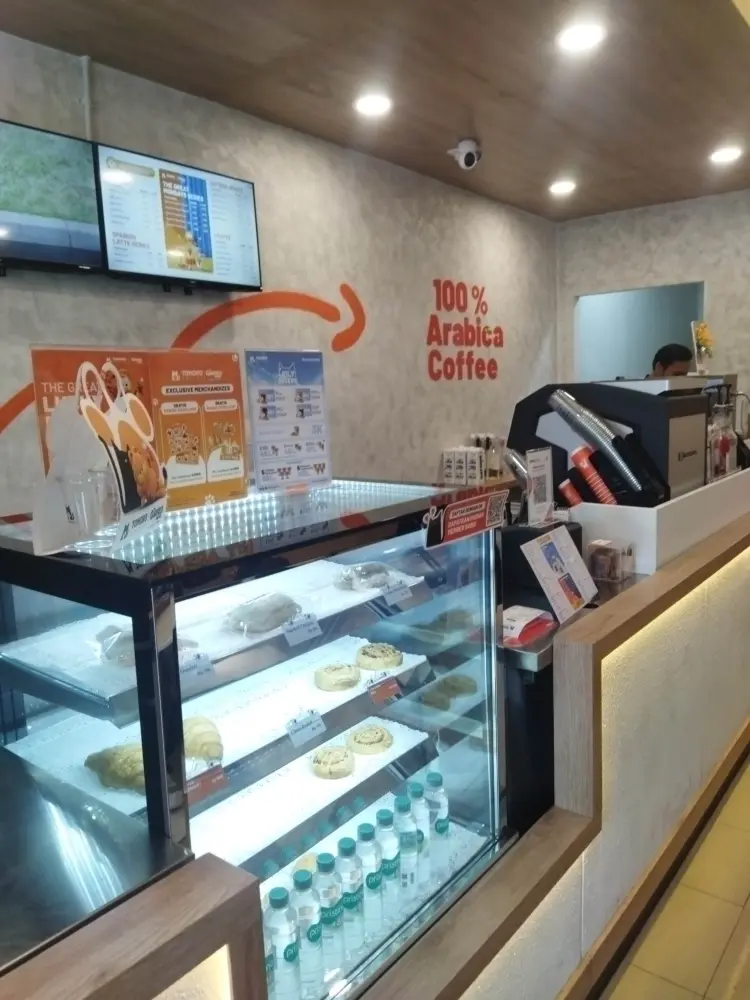 TOMORO COFFEE - Zainul Arifin 4