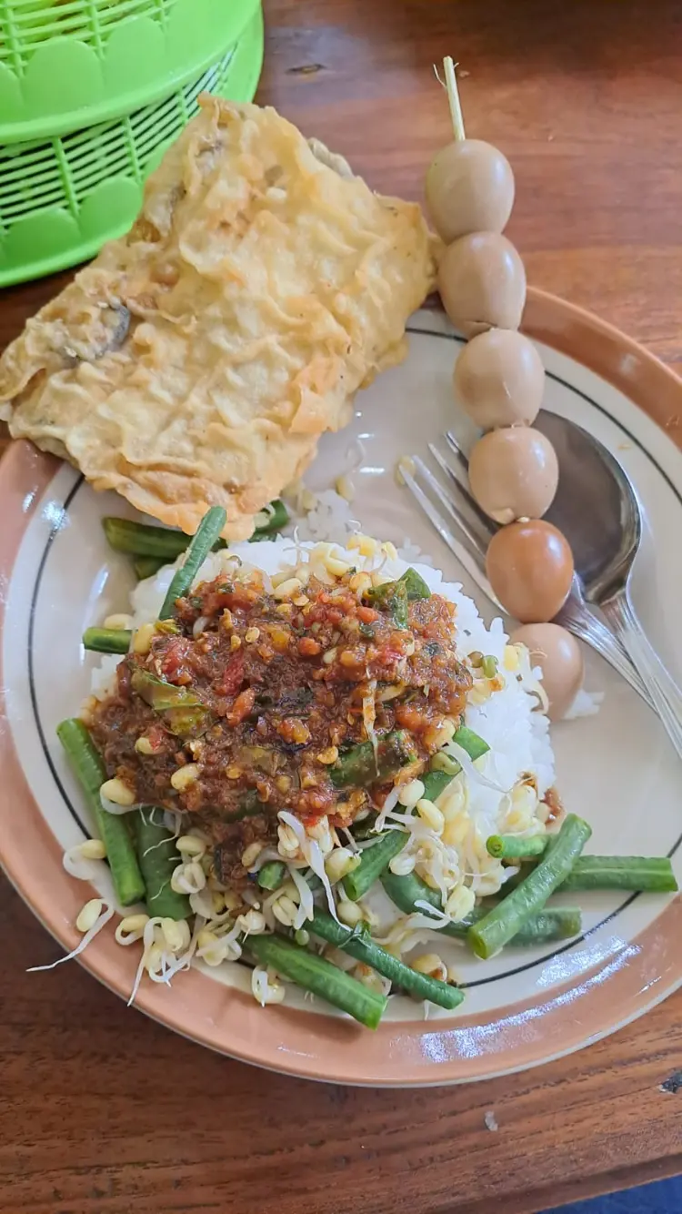 Warung Soto Ayam Gading Wetan 9