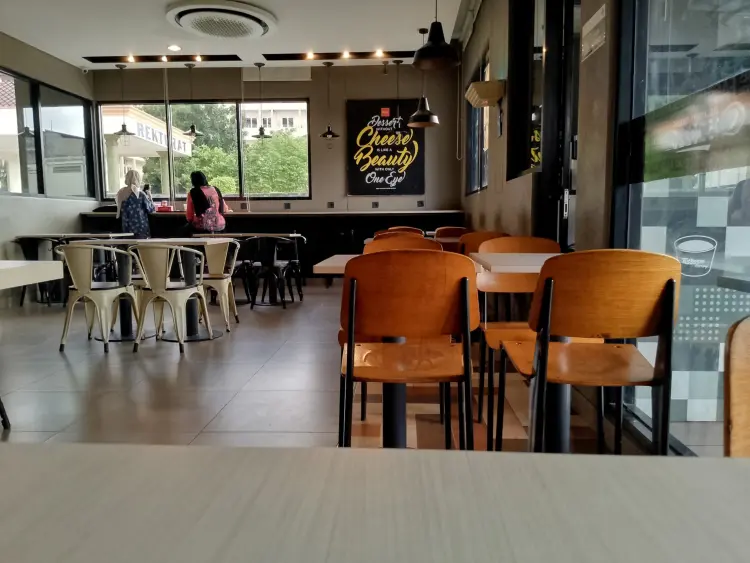 Richeese Factory Pamulang 2