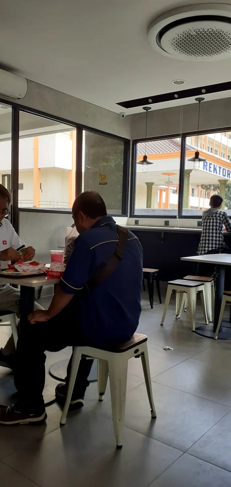 Richeese Factory Pamulang 8