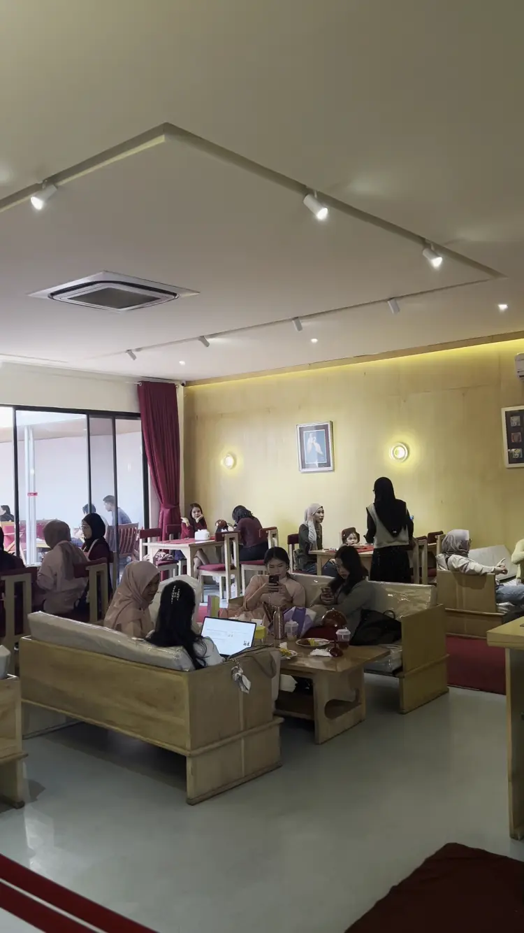 Ribbon Coffee & Eatery 7