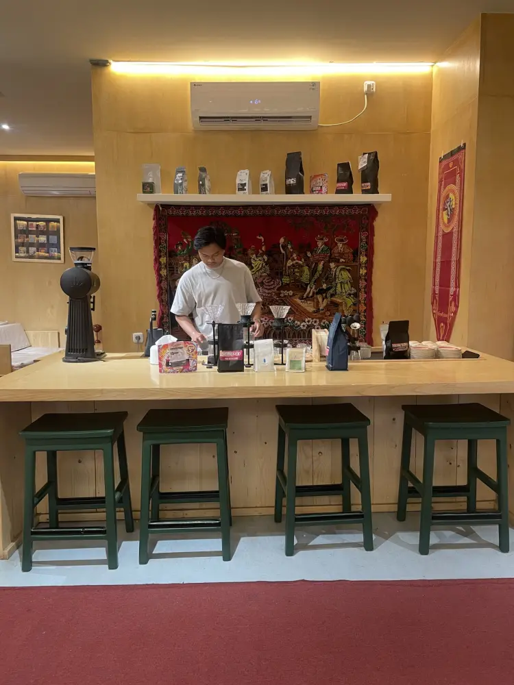 Ribbon Coffee & Eatery 4