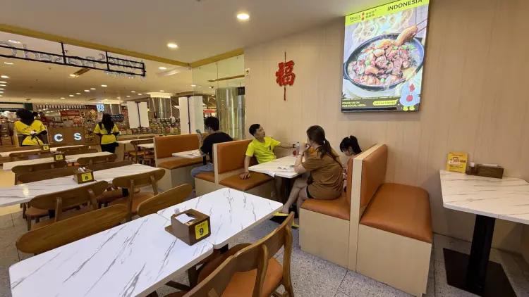 Yang's Braised Chicken Rice Gajah Mada Plaza 2