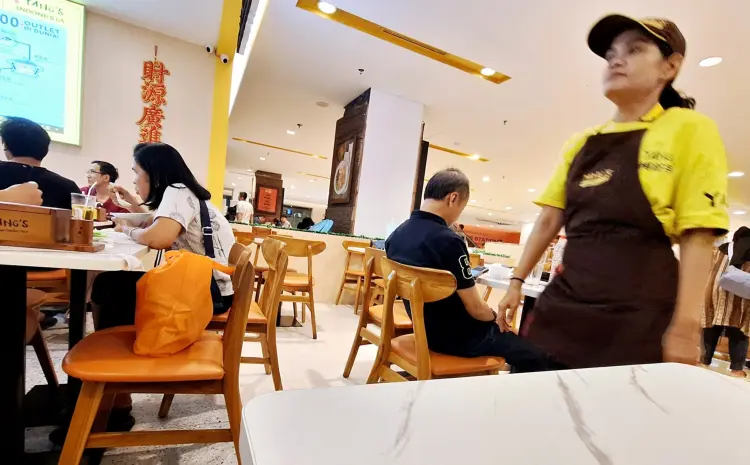 Yang's Braised Chicken Rice Gajah Mada Plaza 7