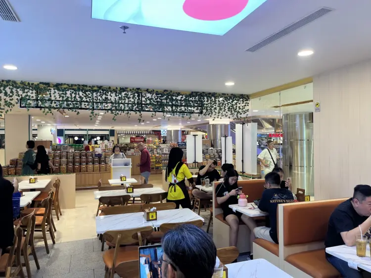 Yang's Braised Chicken Rice Gajah Mada Plaza 5