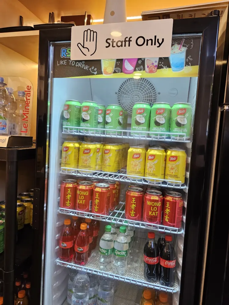 Yang's Braised Chicken Rice Gajah Mada Plaza 8