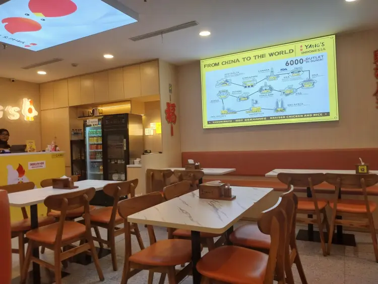 Yang's Braised Chicken Rice Gajah Mada Plaza 4