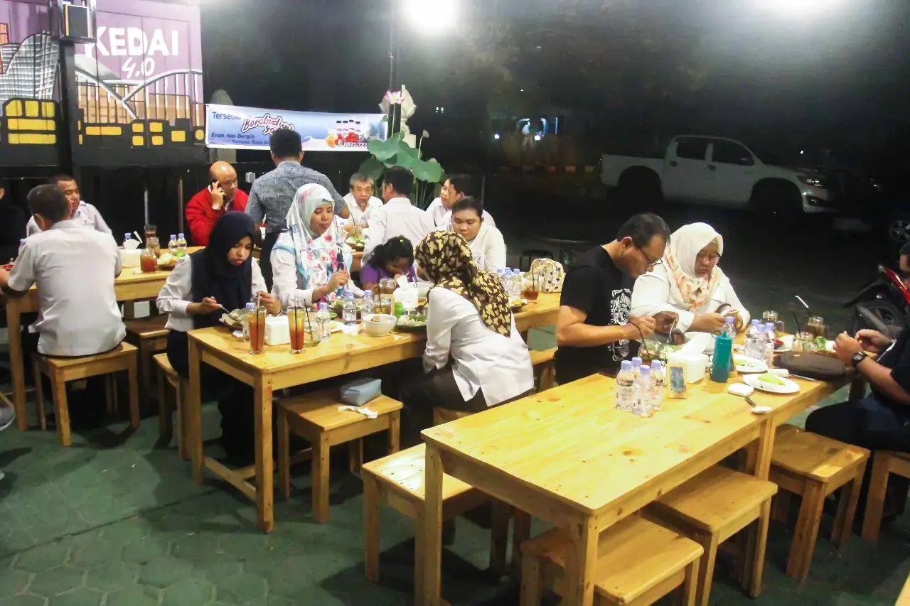 An 8k Rupiah Padang Buffet? I'm afraid the owner will go broke 6