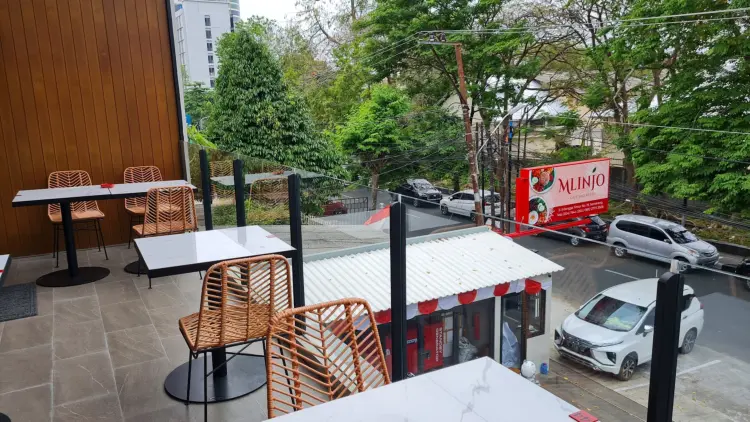 Mlinjo Cafe and Resto Semarang 5
