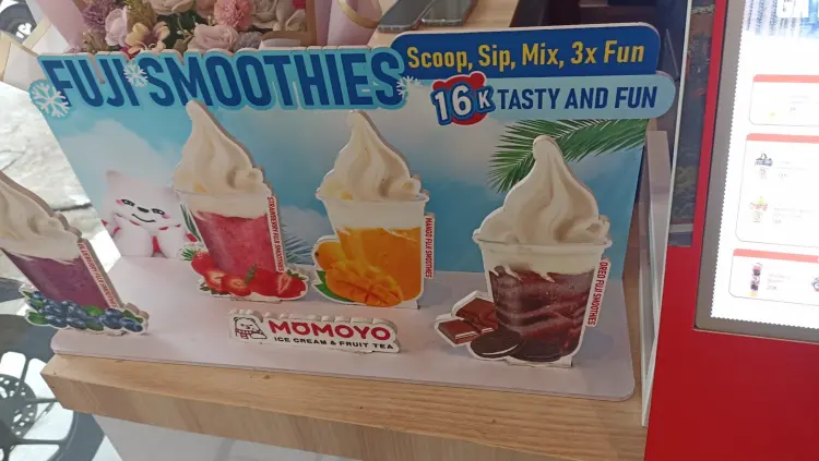 Momoyo Ice Cream & Fruit Tea - Pramuka 9