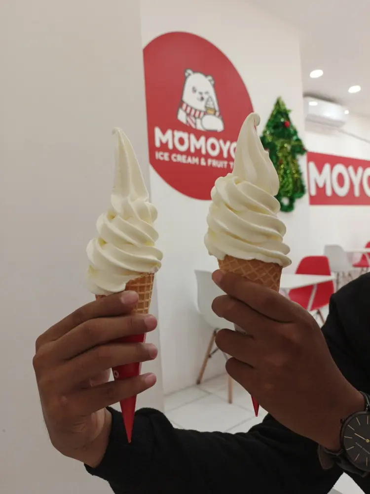Momoyo Ice Cream & Fruit Tea - Pramuka 2