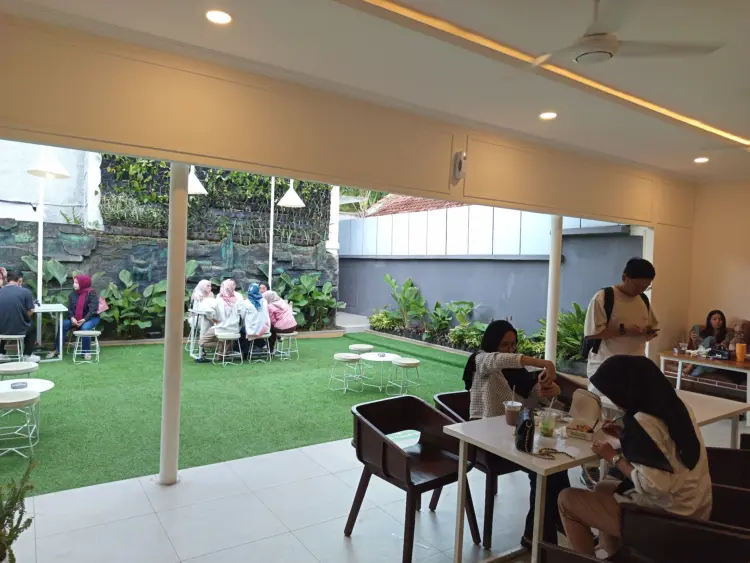 Nuju Coffee HQ, Enggal 6