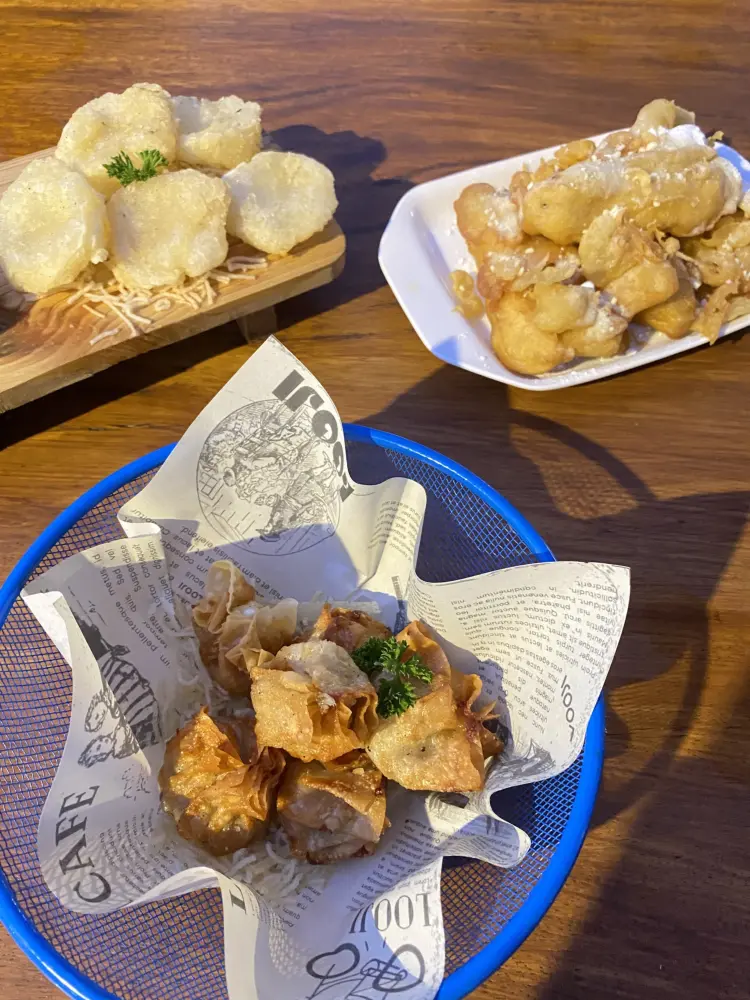 Looji Cafe & Eatery 7