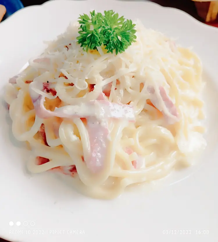 Looji Cafe & Eatery 3