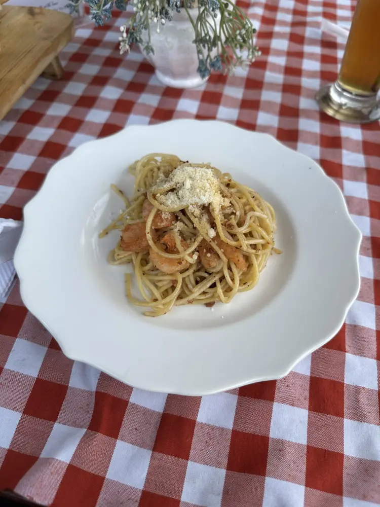 Looji Cafe & Eatery 6