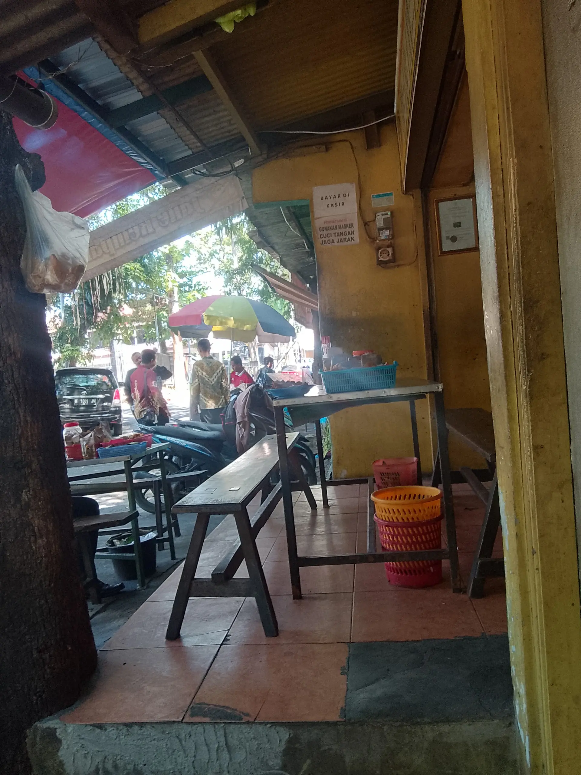 Introverts Beware! Semarang's Wild Youth Drink 'Chinese Medicine' in Packed Alleys. 6