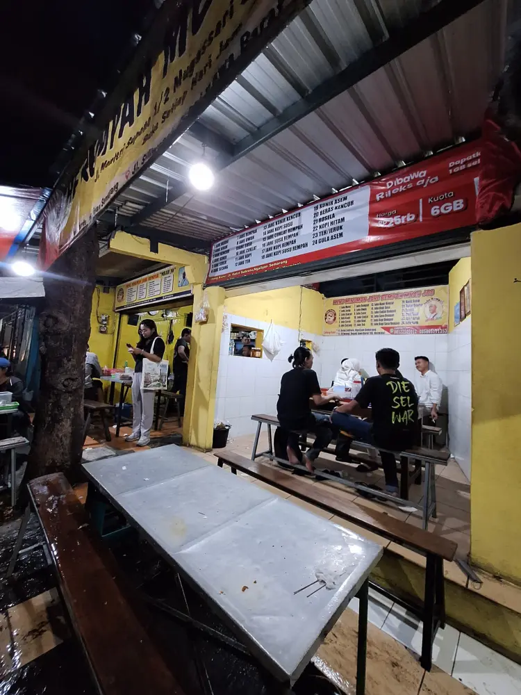 Introverts Beware! Semarang's Wild Youth Drink 'Chinese Medicine' in Packed Alleys.