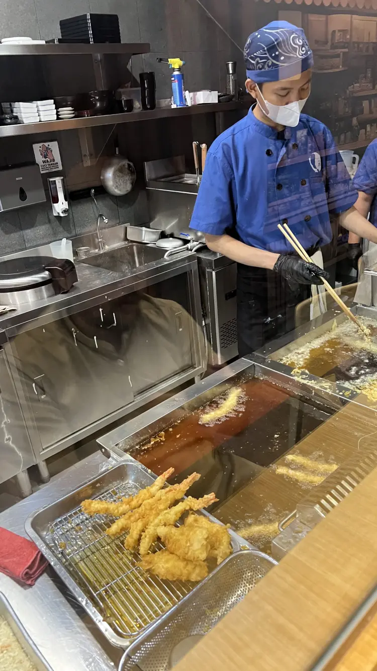 Antre 1 jam, makanan keluar 50 menit… 🤯 Emang tempat makan di Gading Serpong ini semantap itu sampe bisa dimaafin?