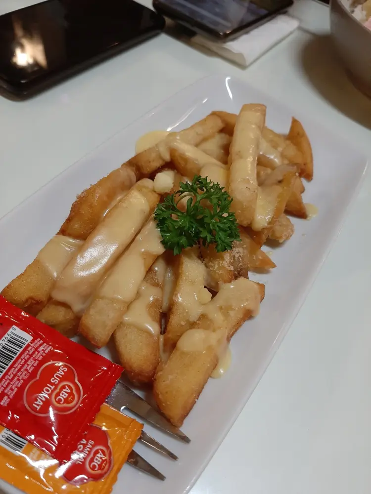 Hideout Patisserie & Cafe 8