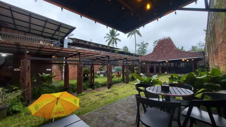 Hideout Patisserie & Cafe 4