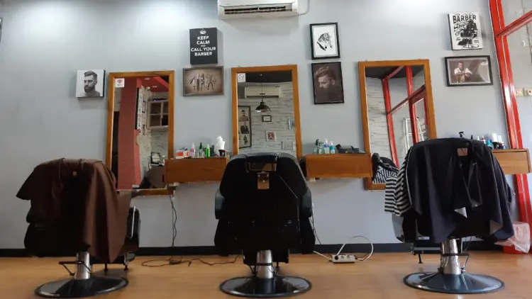 De'Cutz Barber Shop 1